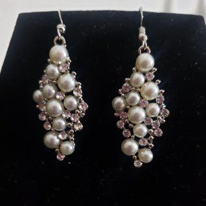 FAMOUS FASHION WHITE EARRING